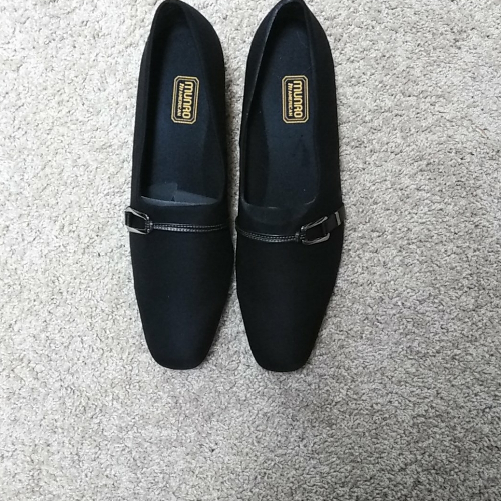 14M Munro "Cindi" black dress heel